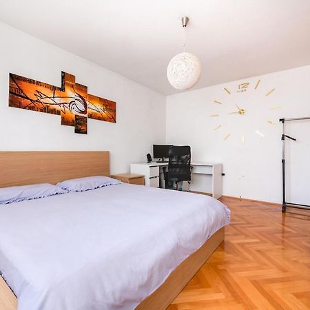 Apartment Niksa Pula Bagian luar foto