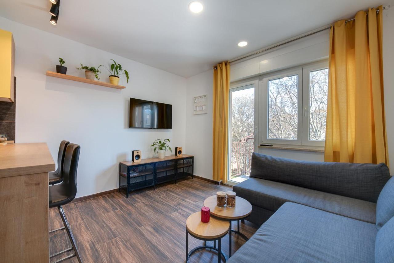 Apartment Niksa Pula Bagian luar foto