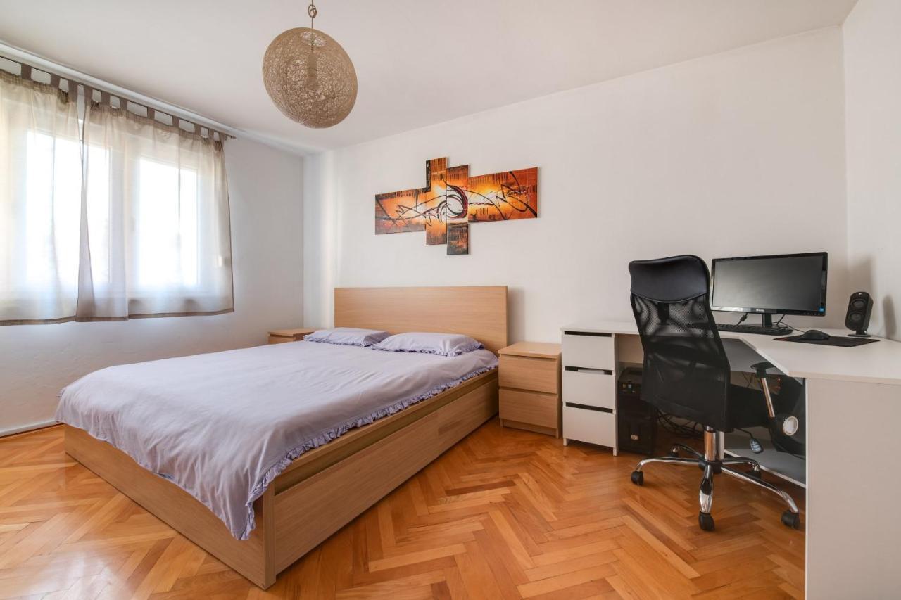 Apartment Niksa Pula Bagian luar foto