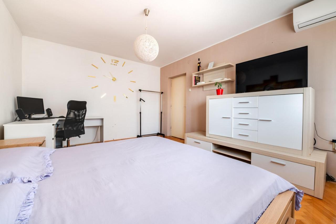 Apartment Niksa Pula Bagian luar foto