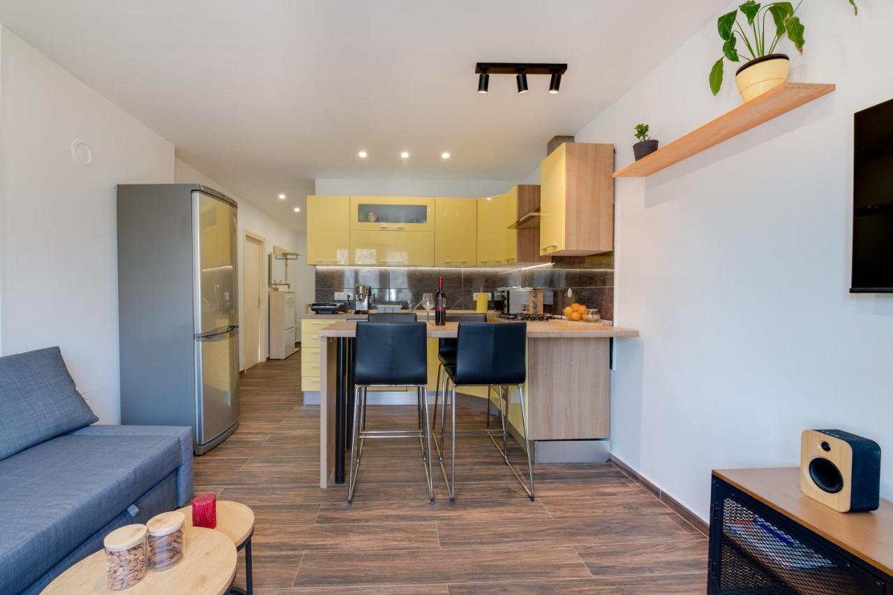 Apartment Niksa Pula Bagian luar foto